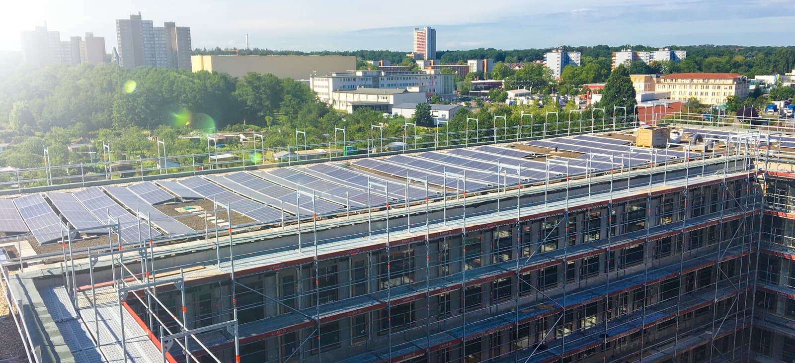 Solaranlage auf dem Dach, Polizeipräsidium Offenbach