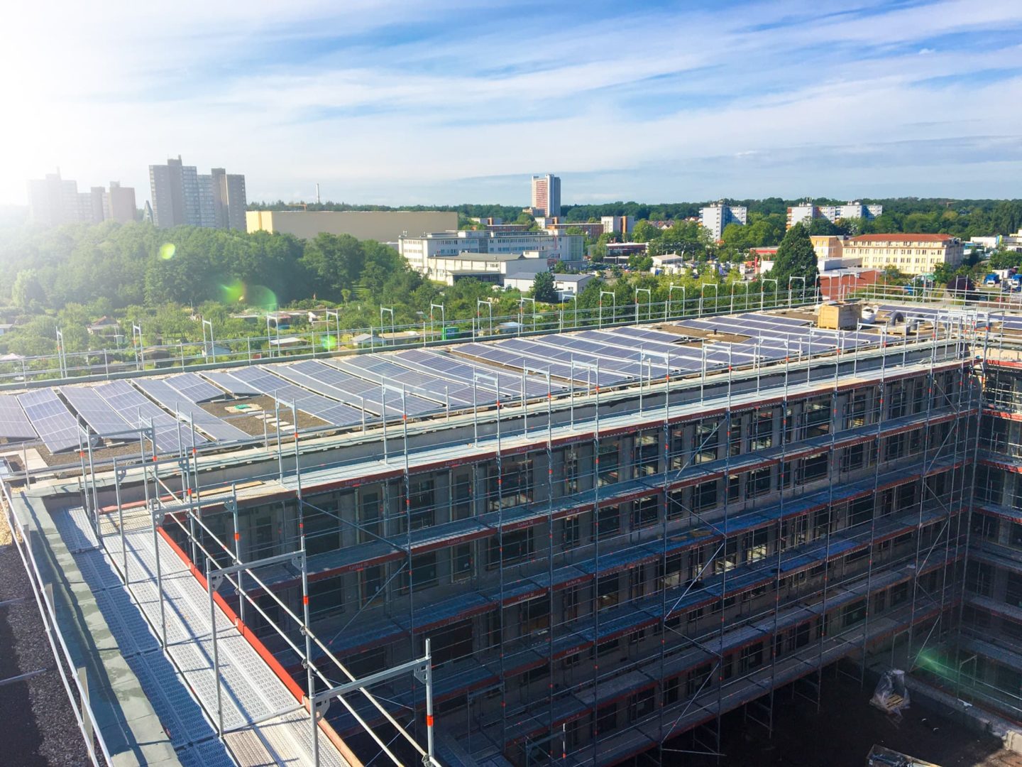 Solaranlage auf dem Dach, Polizeipräsidium Offenbach