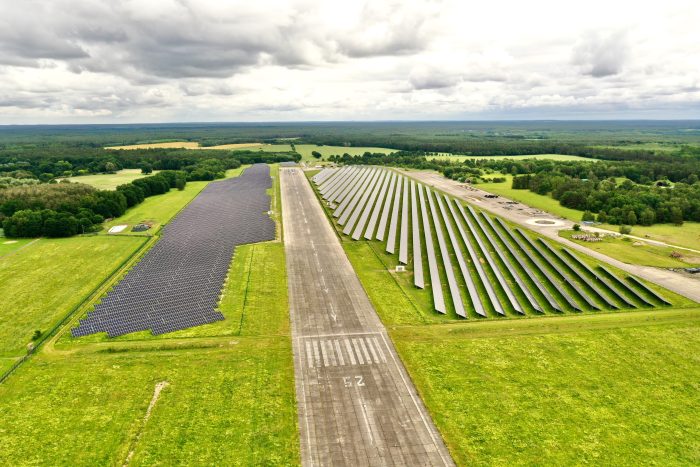 industrielle Solarparks, Luftaufnahme des Solarpark Lärz/Rechlin, Deutschland