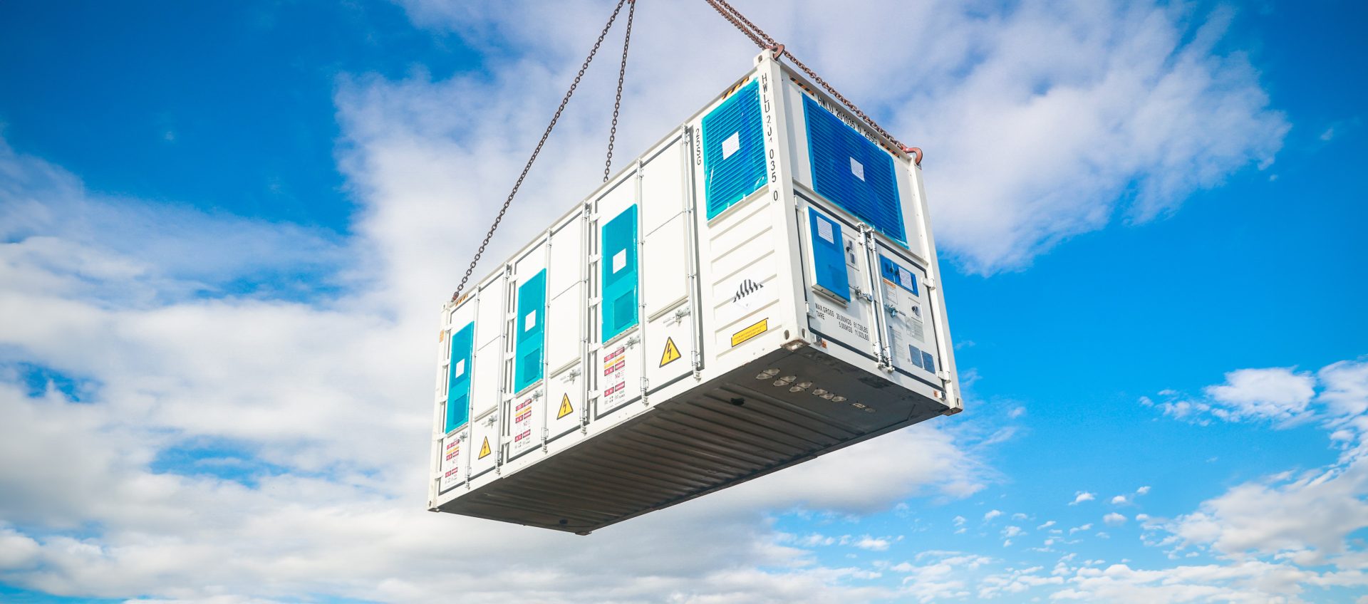 Aufnahme eines Batterie-Energiespeichers an einem Kran