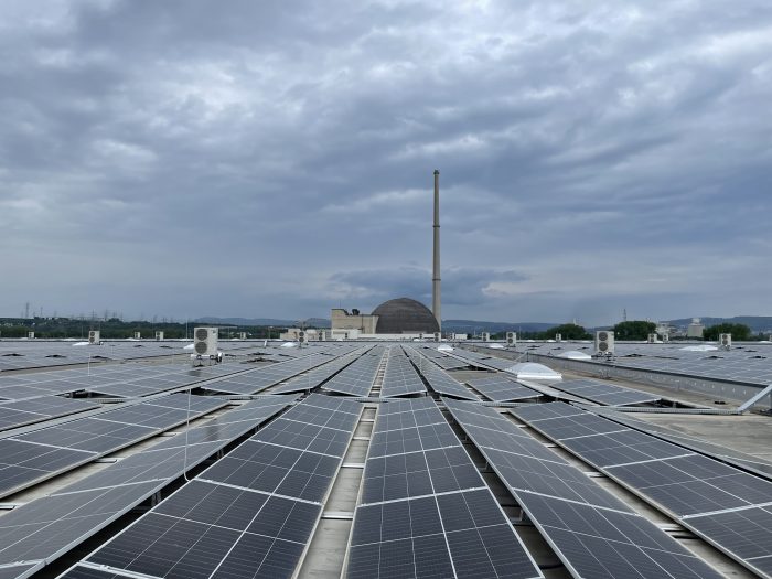 Aufnahme eines Solardaches mit Modulen in mehreren Ausrichtungen