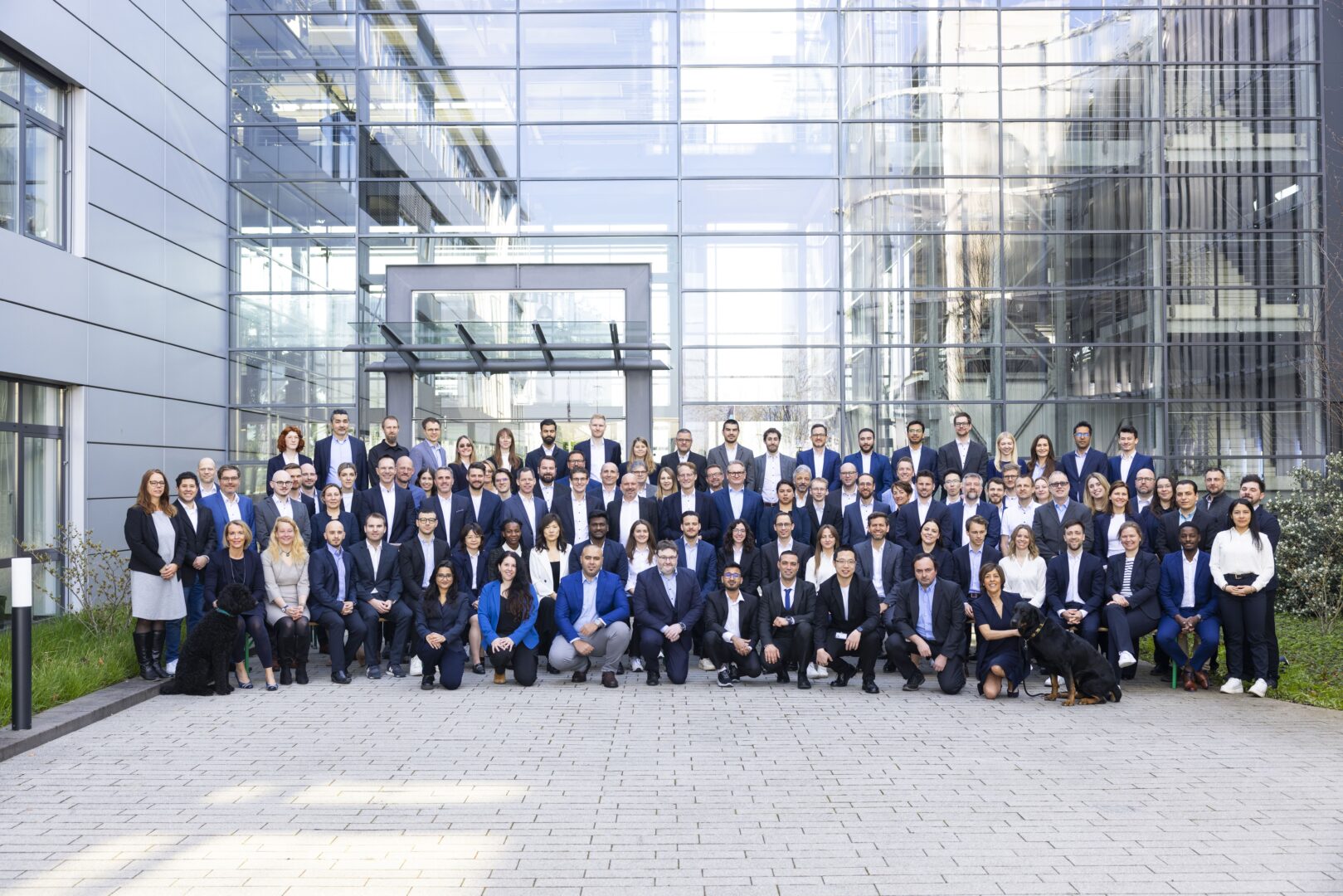 _G__9821 official Group picture – komprimiert